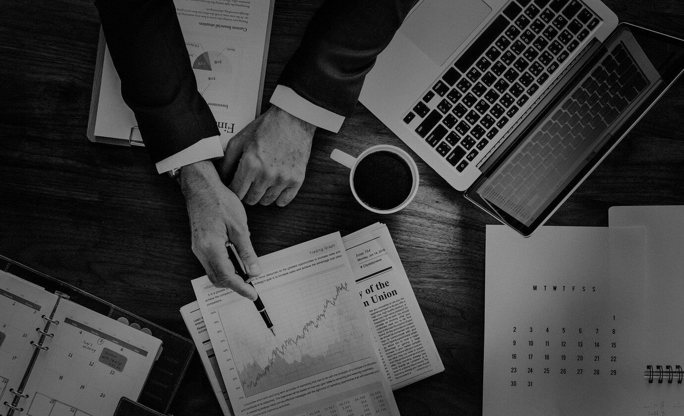 Firmalex STP today involves a team of professionals from different but complementary fields